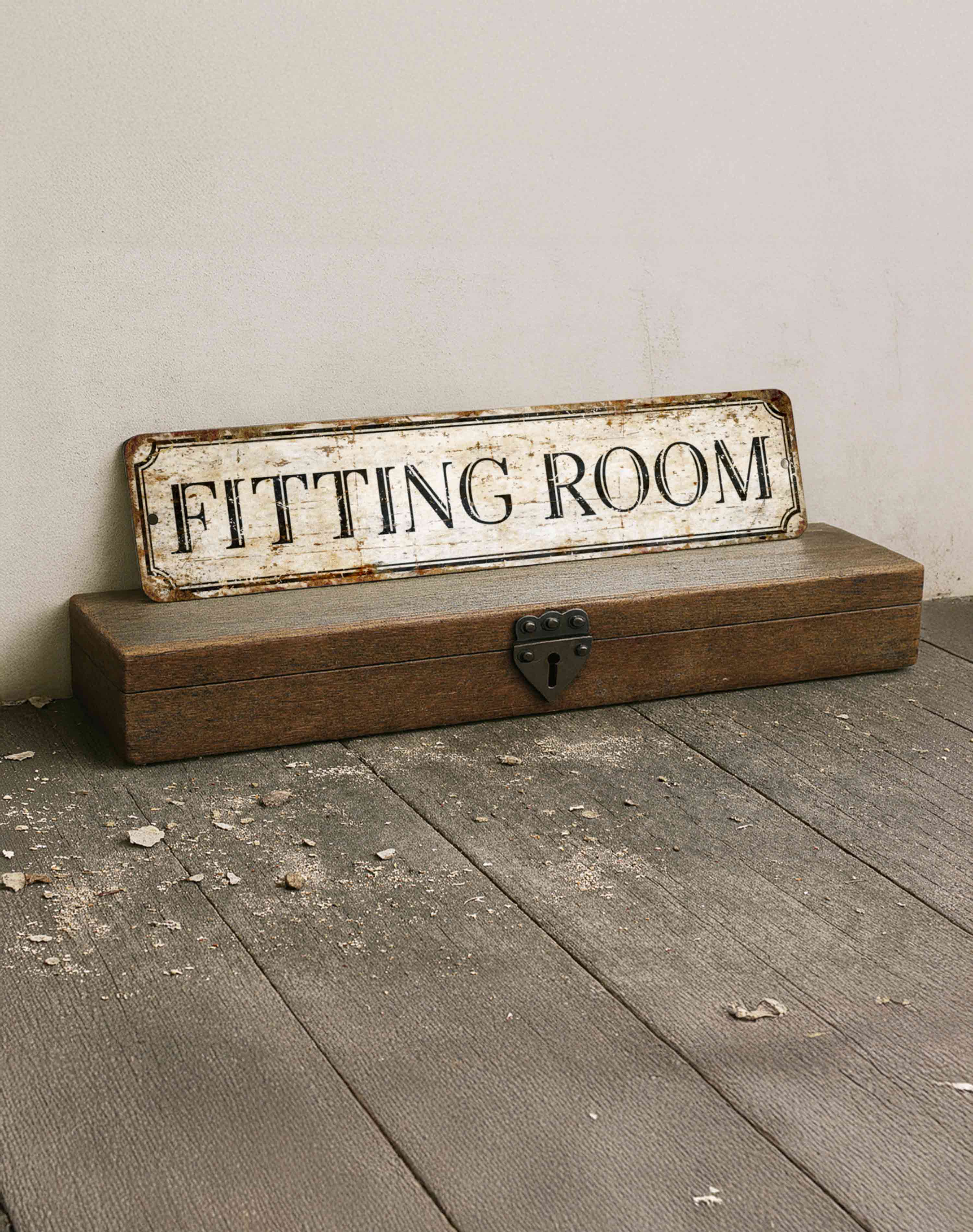 Rustic Fitting Room Metal Wall Sign – Vintage Boutique Décor